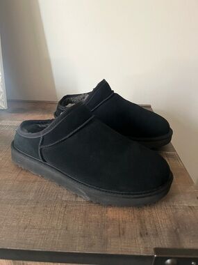 UGG Classic Slipper Black Suede Sheepskin Ankle Bootie NWOT‎ Women’s 10 1108193